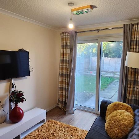 Crane Home In Dagenham With Free Wi Fi Extérieur photo
