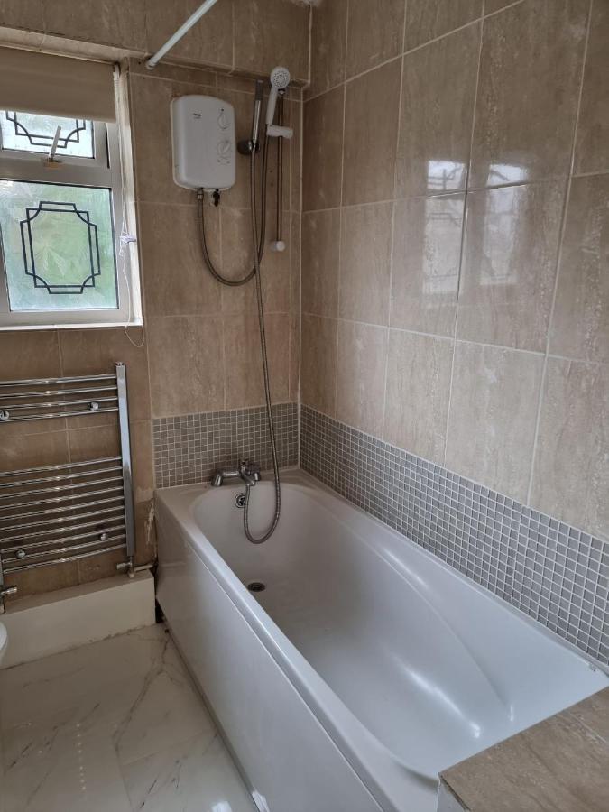 Crane Home In Dagenham With Free Wi Fi Extérieur photo