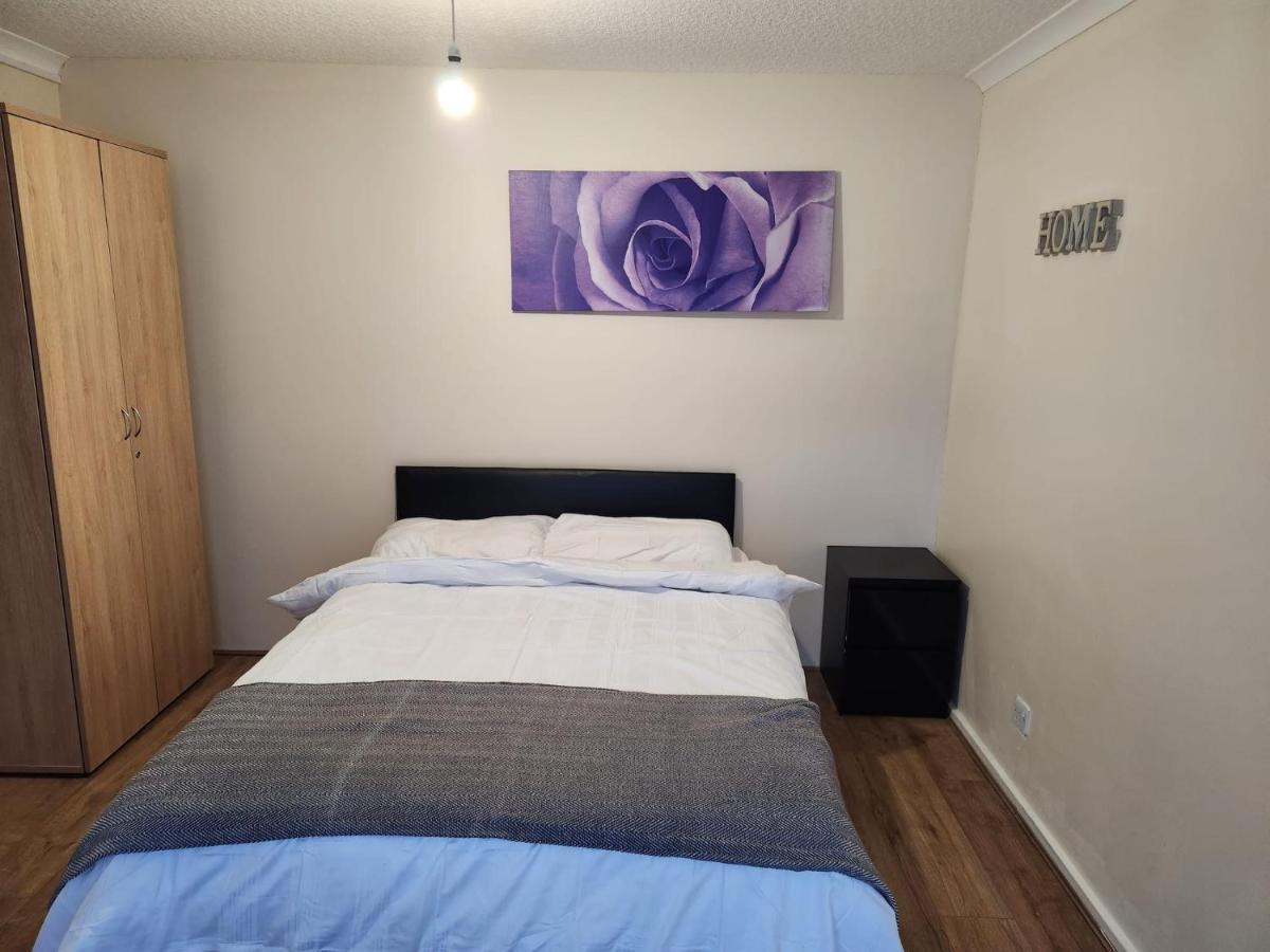 Crane Home In Dagenham With Free Wi Fi Extérieur photo