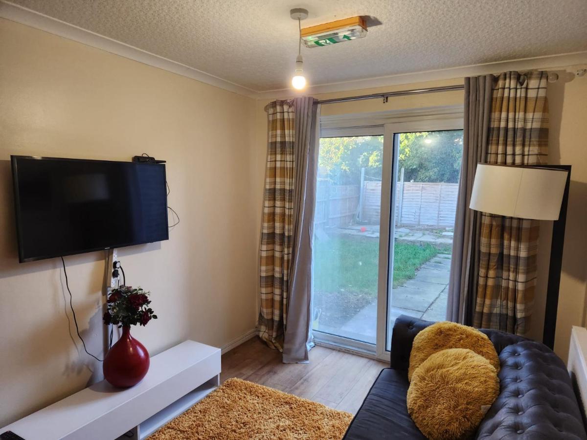 Crane Home In Dagenham With Free Wi Fi Extérieur photo
